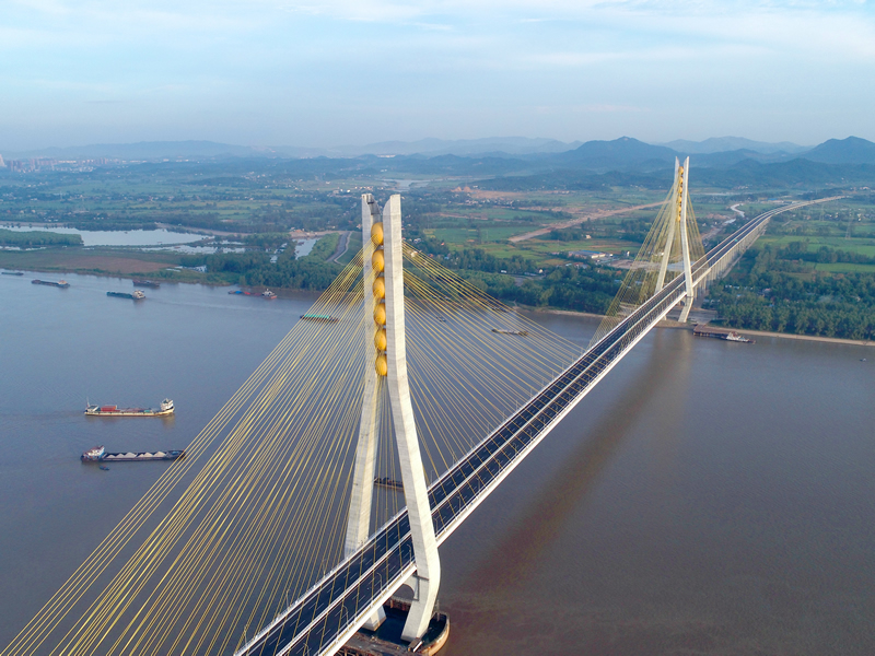2019年8月31日上午，由集团投资建设的池州长江公路大桥建成通车。.jpg